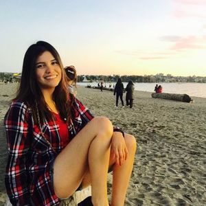 Meet your Posher, Andrea